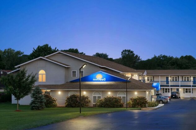 Travelodge by Wyndham Middletown Newport Area
