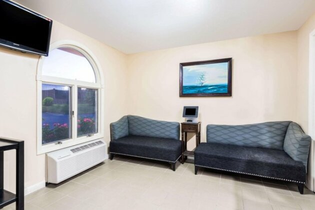 Travelodge by Wyndham Middletown Newport Area - Photo5