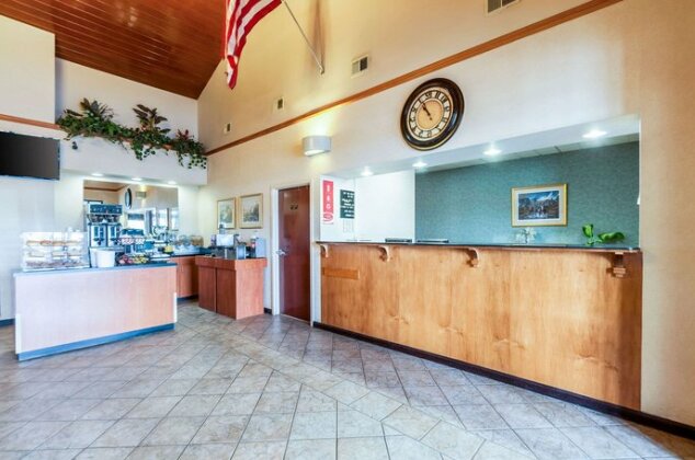Econo Lodge Inn & Suites Middletown - Photo4