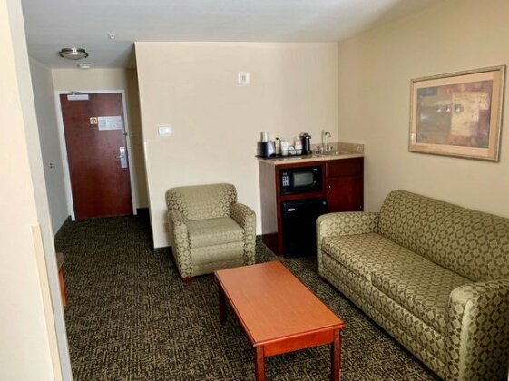 Country Inn and Suites Midway - Photo3