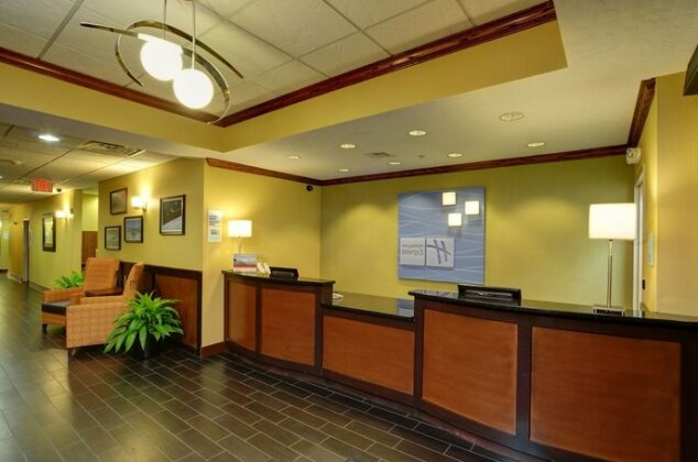 Holiday Inn Express & Suites Midwest City - Photo2