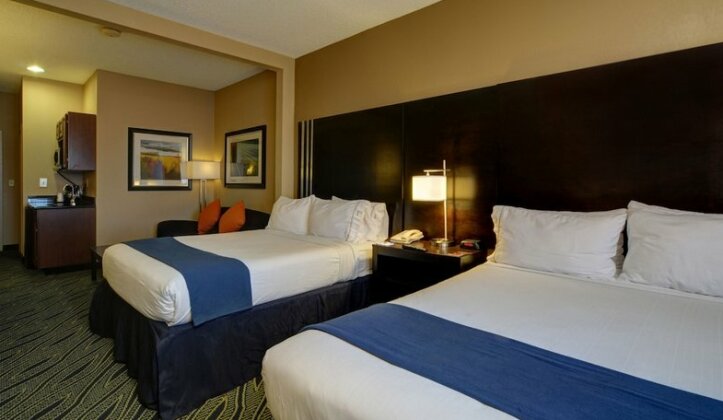 Holiday Inn Express & Suites Midwest City - Photo3