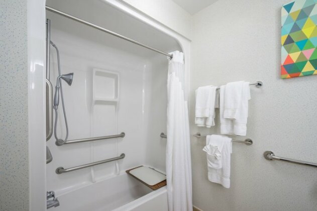 Holiday Inn Express and Suites - Quakertown - Photo4