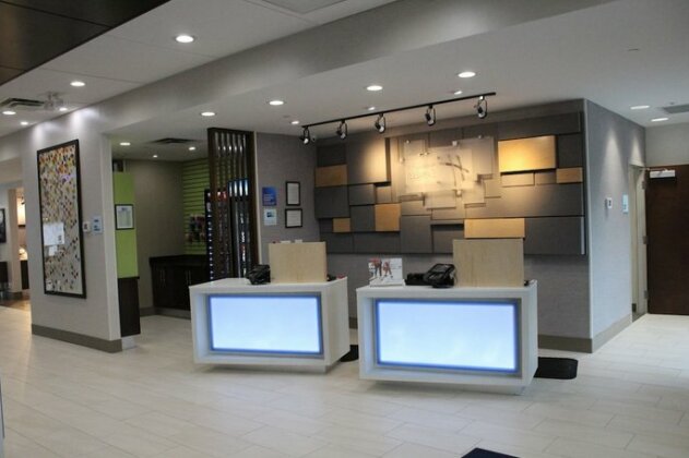 Holiday Inn Express & Suites - Milledgeville - Photo4