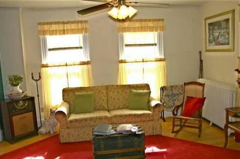 The Young House Bed and Breakfast - Photo4