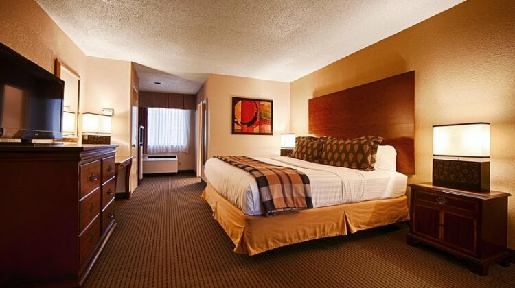 Best Western Plus Milwaukee Airport Hotel & Conference Center - Photo2