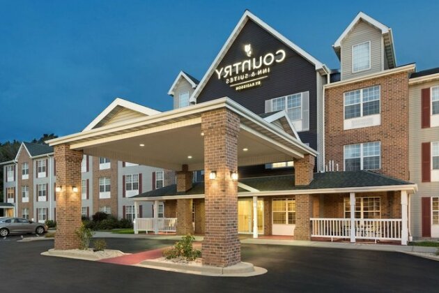 Country Inn & Suites by Radisson Milwaukee Airport WI