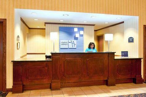 Holiday Inn Express Hotel & Suites Milwaukee Airport - Photo2