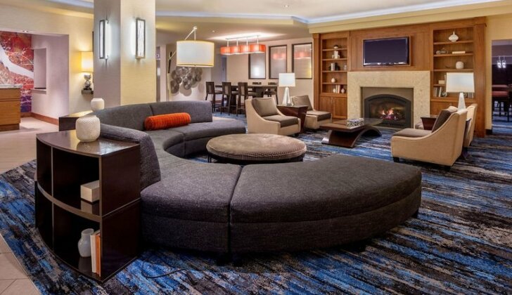 DoubleTree Suites by Hilton Minneapolis - Photo4