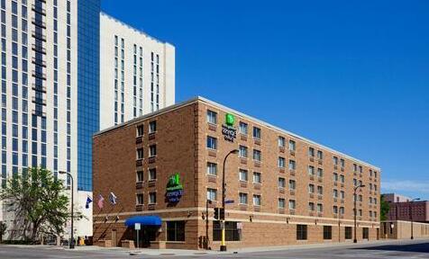 Holiday Inn Express Hotel & Suites Minneapolis-Downtown Convention Center - Photo2