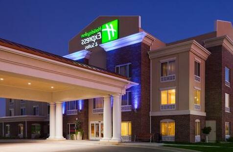 Holiday Inn Express & Suites South Minot - Photo2