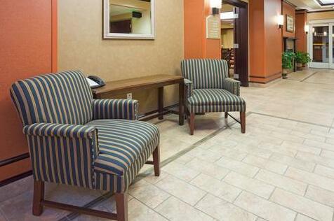 Holiday Inn Express & Suites South Minot - Photo3