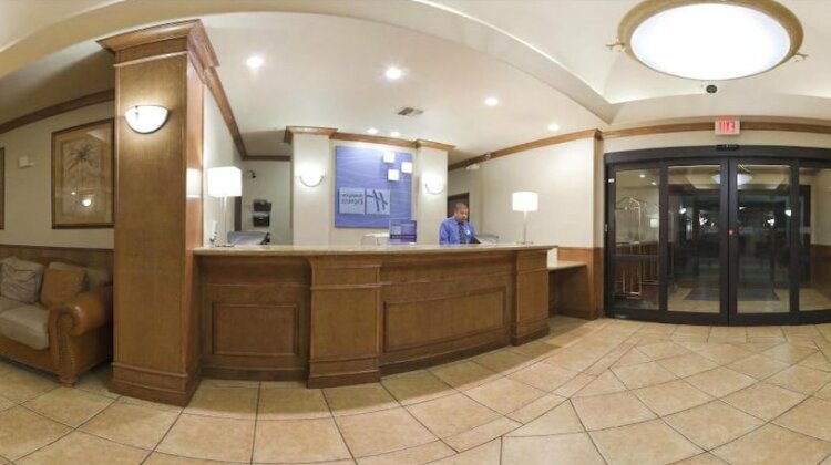 Holiday Inn Express Hotel & Suites Mission-McAllen Area - Photo2