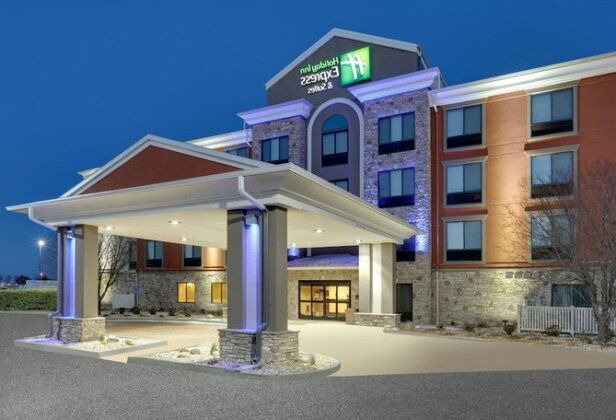Holiday Inn Express & Suites Mitchell - Photo2