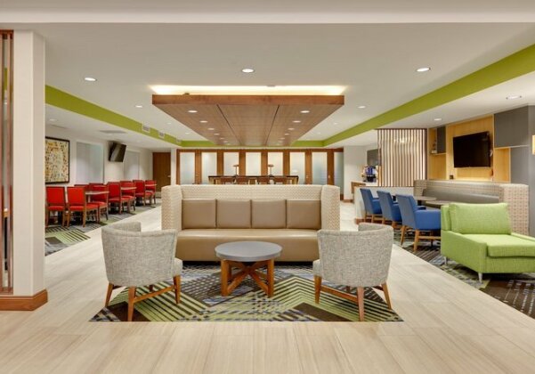 Holiday Inn Express & Suites Mitchell - Photo3
