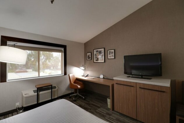 Red Lion Inn & Suites Modesto - Photo3