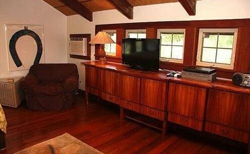 Molokai Vacation Properties - Hale Puhi - Photo2