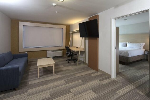 Holiday Inn Express & Suites Monroe - Photo3