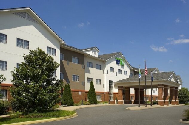 Holiday Inn Express & Suites Charlottesville - Ruckersville - Photo2