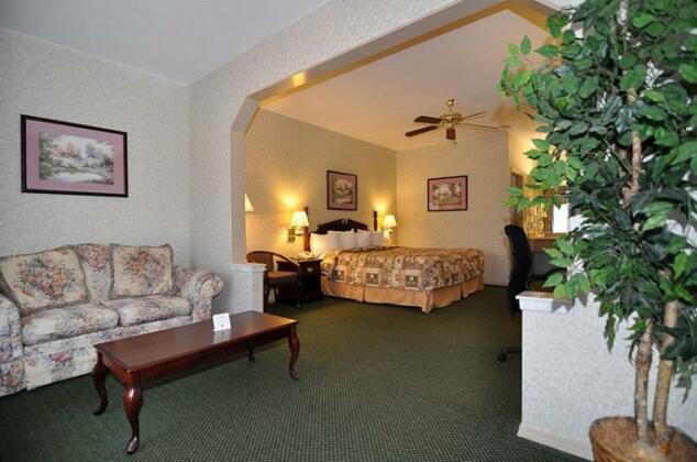 Mockingbird Inn & Suites - Photo2