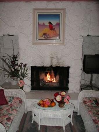 Monterey Fireside Lodge - Photo5