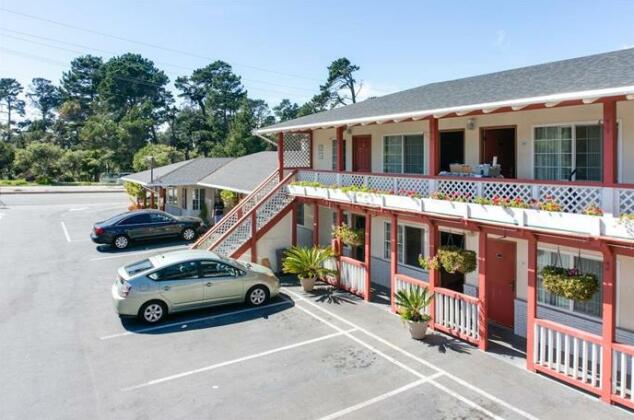 Monterey Pines Inn - Photo2
