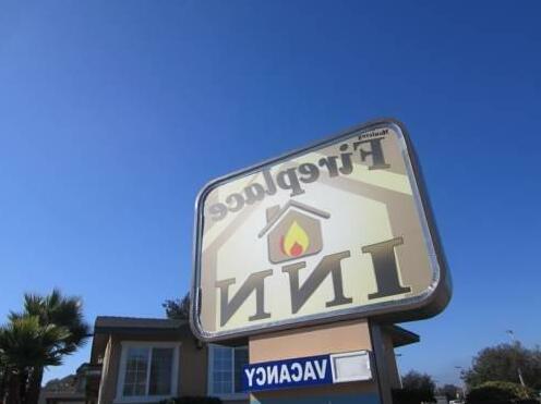The Monterey Fireplace Inn - Photo2