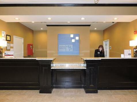 Holiday Inn Express and Suites Montgomery - Photo5
