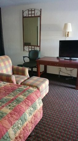 Capitol Inn and Suites - Photo5