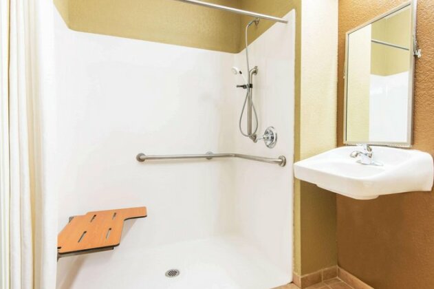 Microtel Inn and Suites Montgomery - Photo4