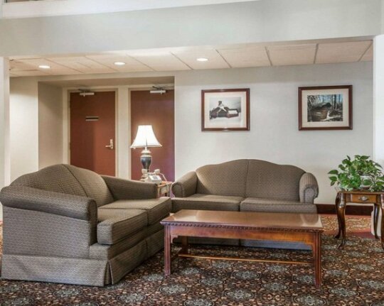 Comfort Inn & Suites at Maplewood - Photo5
