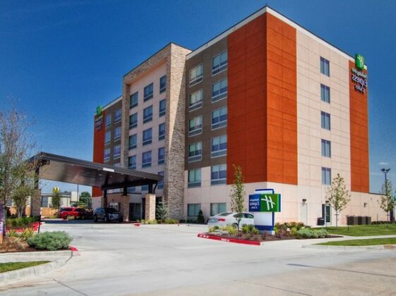 Holiday Inn Express & Suites Moore