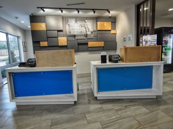 Holiday Inn Express & Suites Moore - Photo2