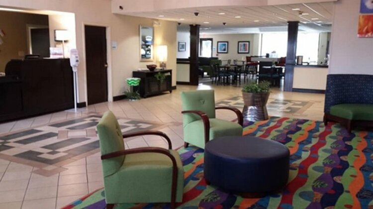 Holiday Inn Express Hotel & Suites Morehead Cty - Photo3