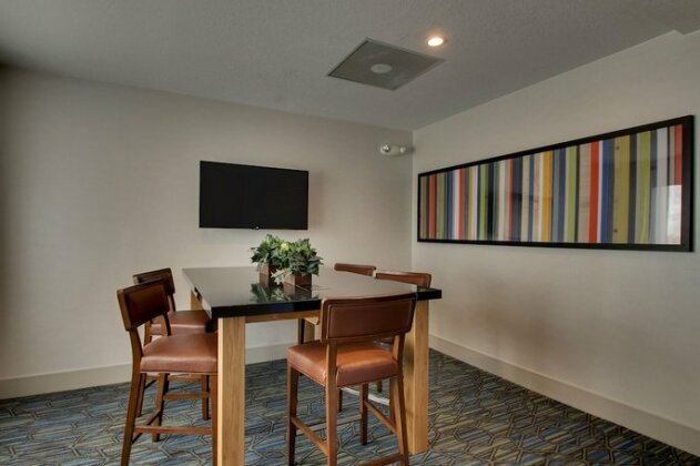 Holiday Inn Express Hotel & Suites Morris - Photo3