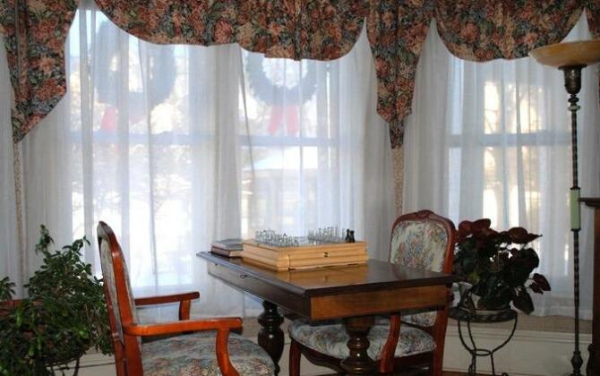 Village Victorian Bed and Breakfast - Photo3