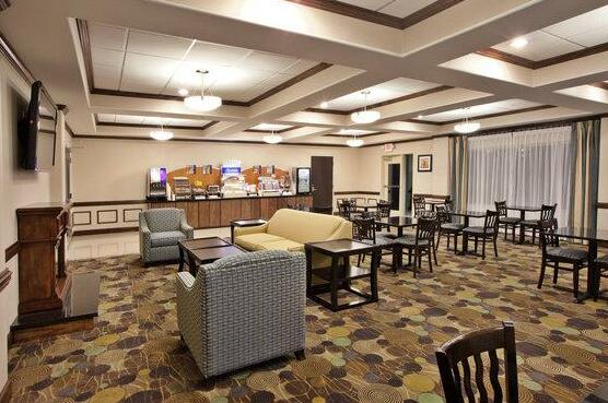 Holiday Inn Express & Suites Moultrie - Photo5