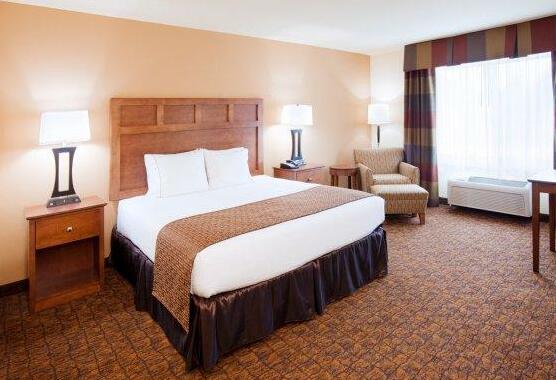 Holiday Inn Express Hotel & Suites Mount Airy - Photo2
