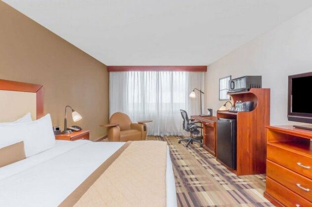 Clarion Hotel & Suites Mount Laurel - Photo3