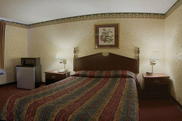 Americas Best Value Inn & Suites Mt Pleasant - Photo4