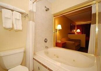 Quality Inn & Suites Mount Pocono - Photo4