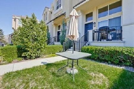 3 Bedroom Townhouse On Stockwell Drive In Mountain View - Photo3
