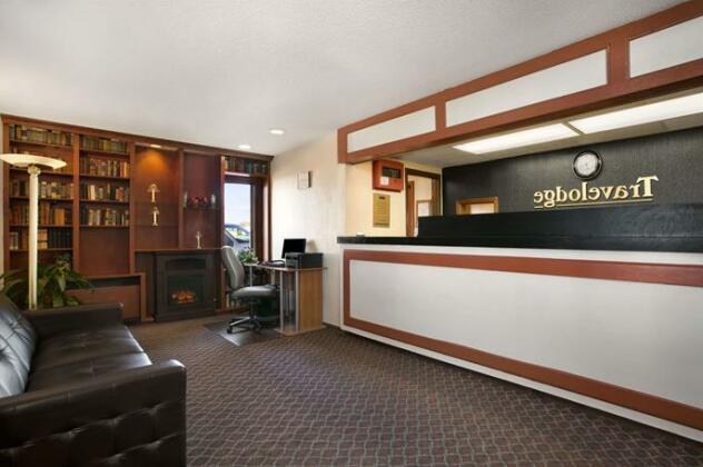 Travelodge Inn & Suites by Wyndham Muscatine - Photo2
