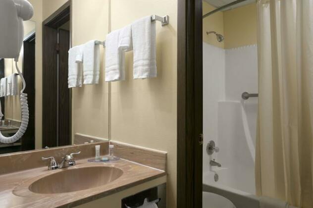 Travelodge Inn & Suites by Wyndham Muscatine - Photo4