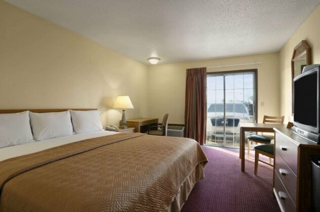 Travelodge Inn & Suites by Wyndham Muscatine - Photo5