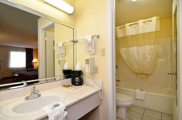 Red Roof Inn Muscle Shoals - Photo2