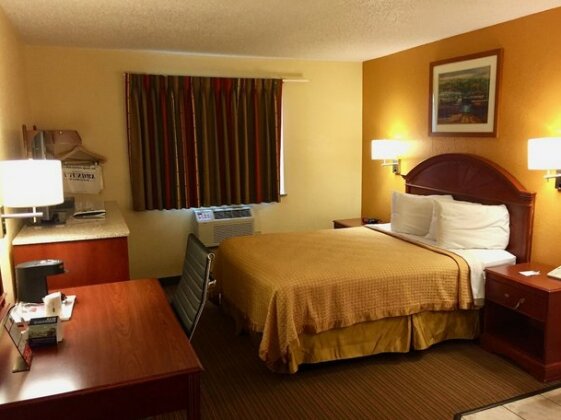 Travelodge by Wyndham Muskegon - Photo5