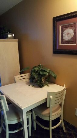 JeffsCondos - 1 Bedroom - Camelot Resort - Photo3