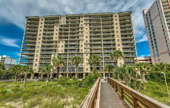 South Wind 301 4 Br condo by RedAwning