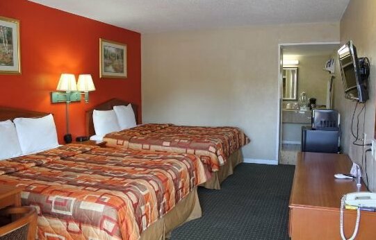 Continental Inn and Suites - Photo4